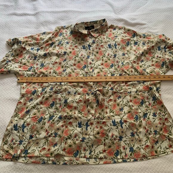 NEW Suzanne Betro spring florals collared ruffle detail short sleeve button top - Picture 9 of 10